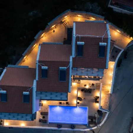 Apartment Above Blue Maisonettes Grey Diamond
