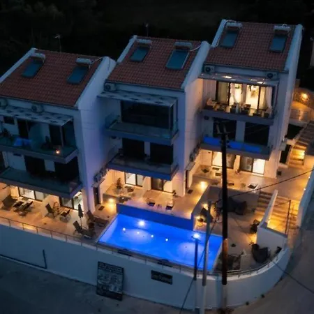 Above Blue Maisonettes Grey Diamond Apartment *